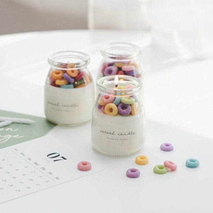 Vela en forma de aros de cereal de colores