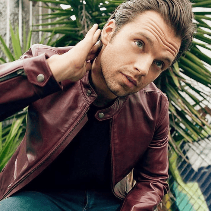 actor romano-americano Sebastian Stan en sesión de fotos