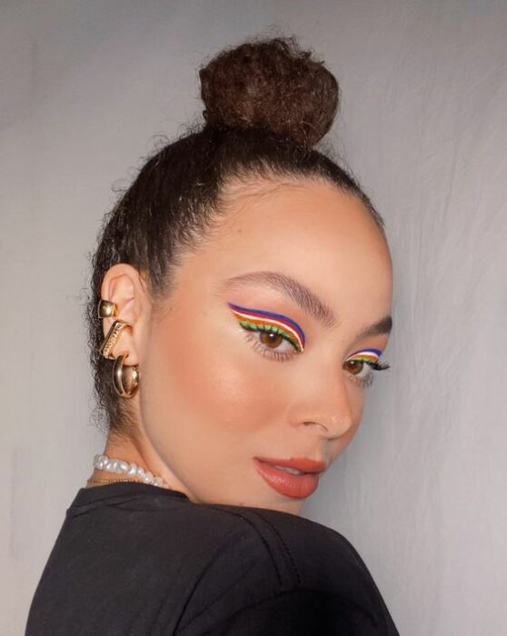 Delineado triple en tonos fluorescentes; 15 Delineados aesthetic para presumir en tus IG de Instagram