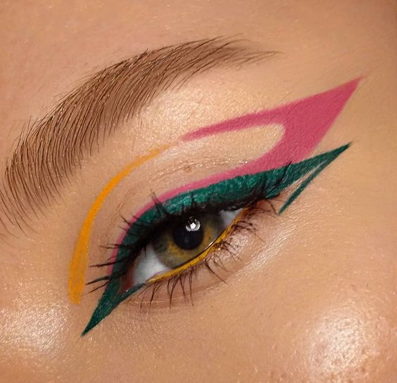Delineado geométrico en rosa, verde y mostaza; 15 Delineados aesthetic para presumir en tus IG de Instagram
