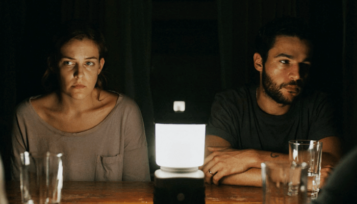escena de la película Viene de noche