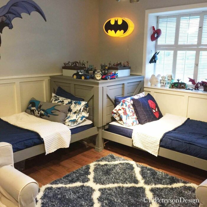 Decoración de cuarto con temática de superhéroes