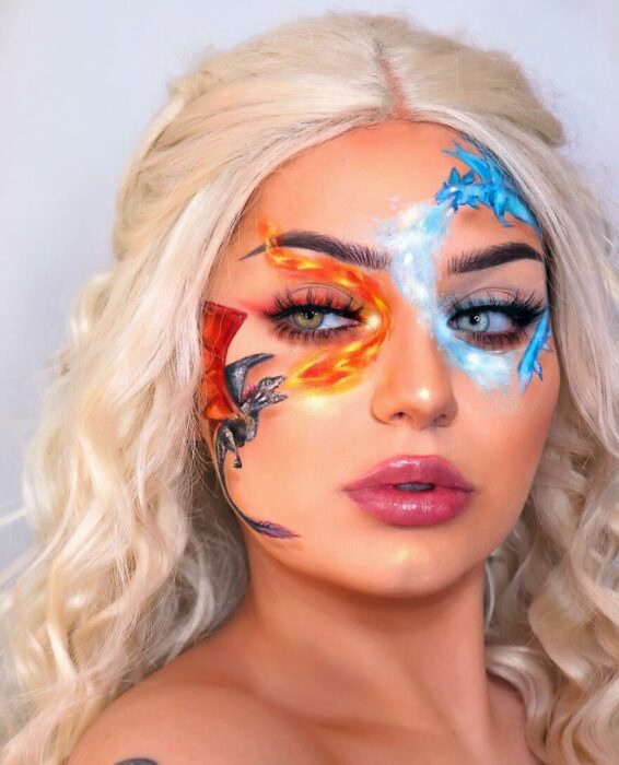 Chica con una escena de Game of Thrones pintado en el rostro 