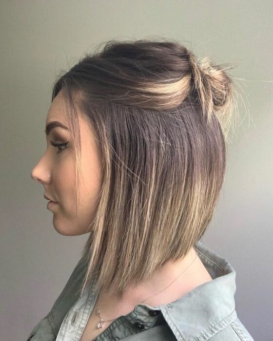 Chica con corte bob peinado con media coleta; Ideas para peinar tu corte bob
