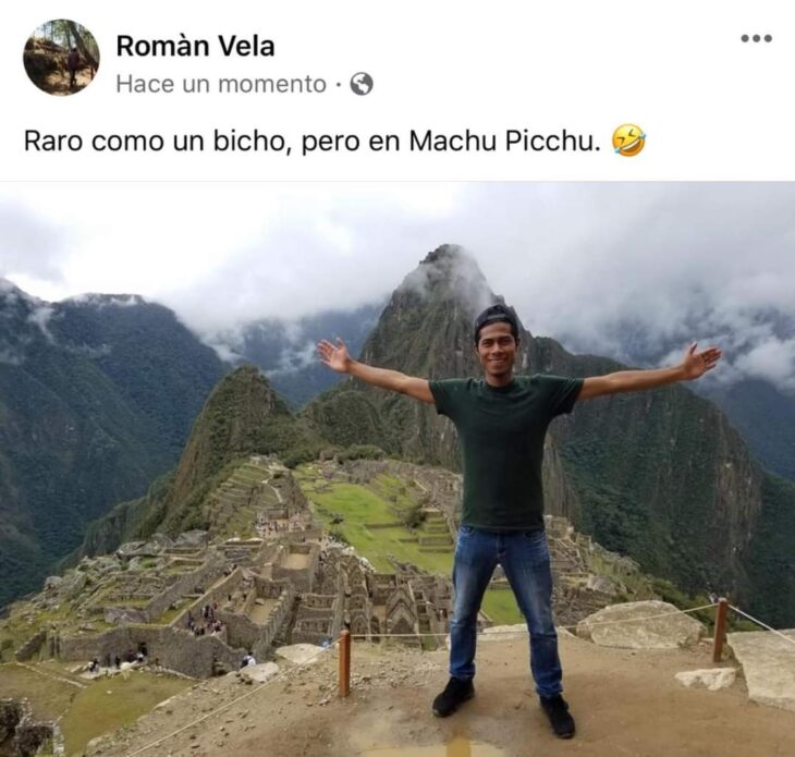 Chico paseando en Machu Picchu; Mexicanos están compartiendo fotos de sus viajes con ingeniosas rimas