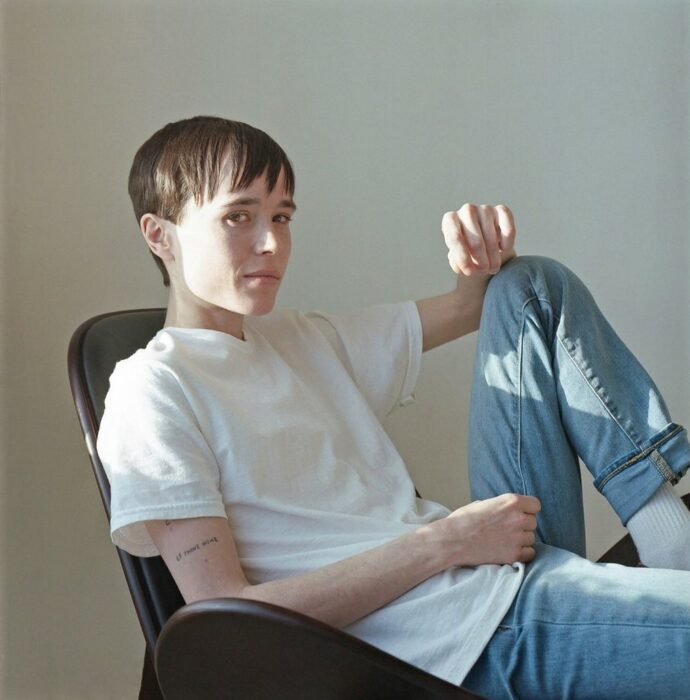 Elliot Page recostado en una silla para una foto en la revista 'Time'; Elliot Page protagoniza su primera portada como hombre en la revista 'Time'