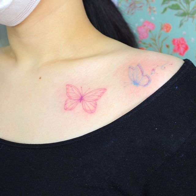 Tatuaje de mariposas en tonos rosa y azul solo siluetas; 15 Bellos tatuajes con mariposas para iniciar una metamorfosis