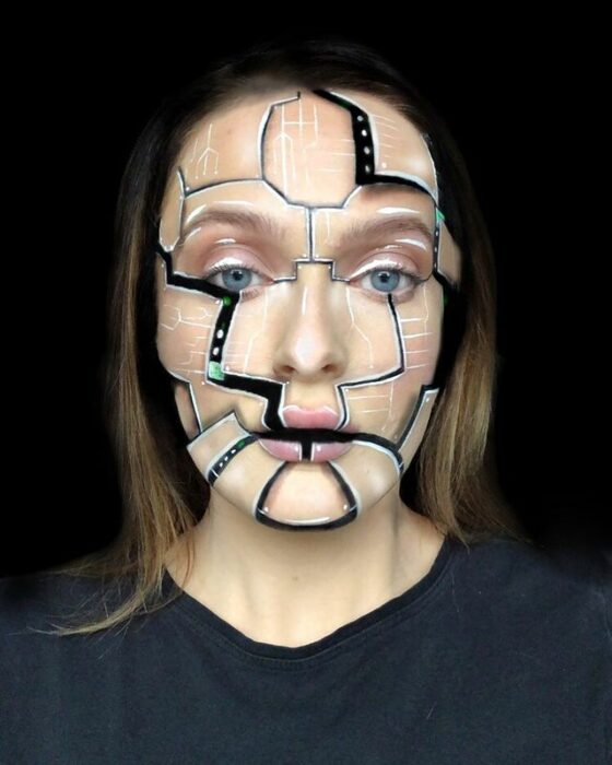 Nicky Hill, artista del maquillaje, creando ilusiones ópticas con rostro cibernético