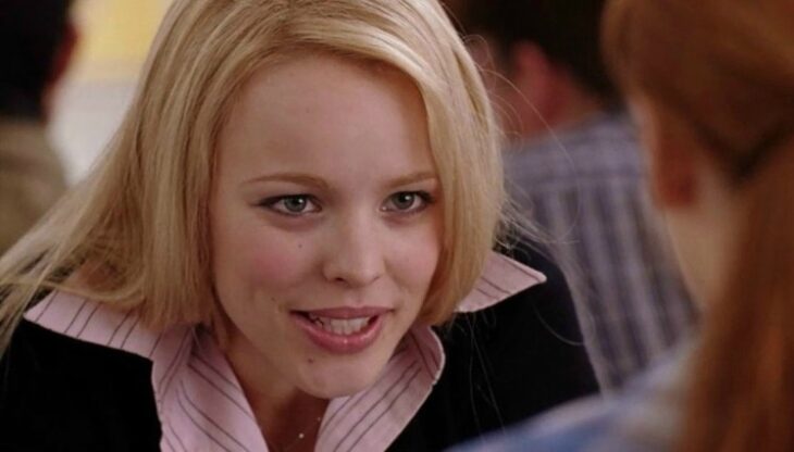 Regina Gorge conversando con Cady Heron en Chicas pesadas