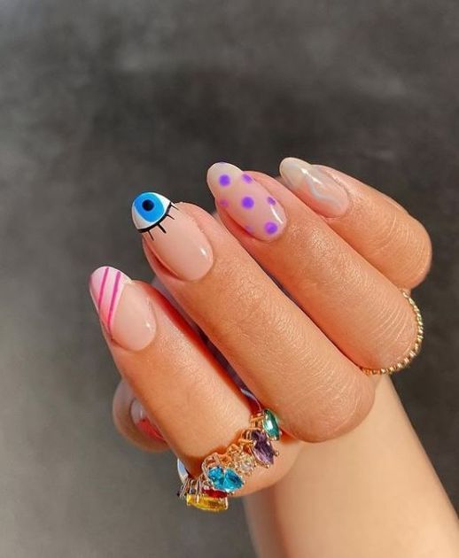 Manicura con efecto francés en ojos y líneas; Ideas para manicura aesthetic