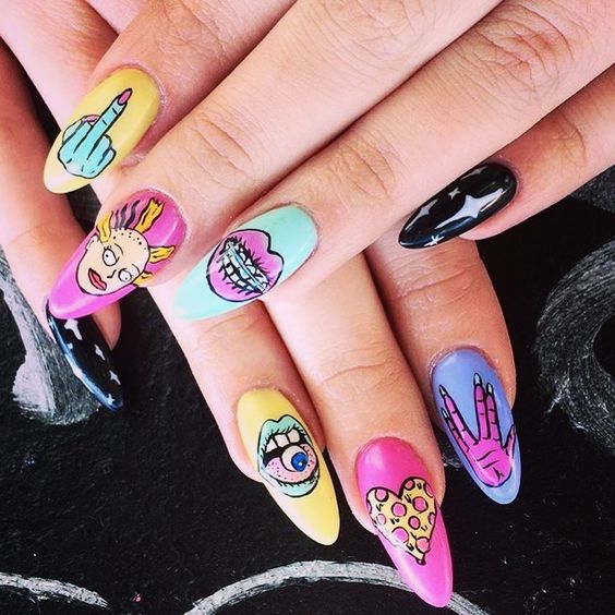 Manicura con fondos coloridos y stickers de caricaturas de los 90; Ideas para manicura aesthetic