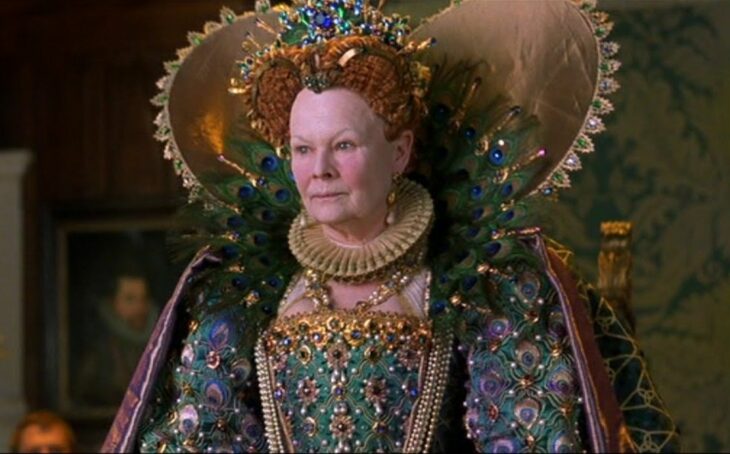 Judi Dench como Isabel I en Shakespeare apasionado