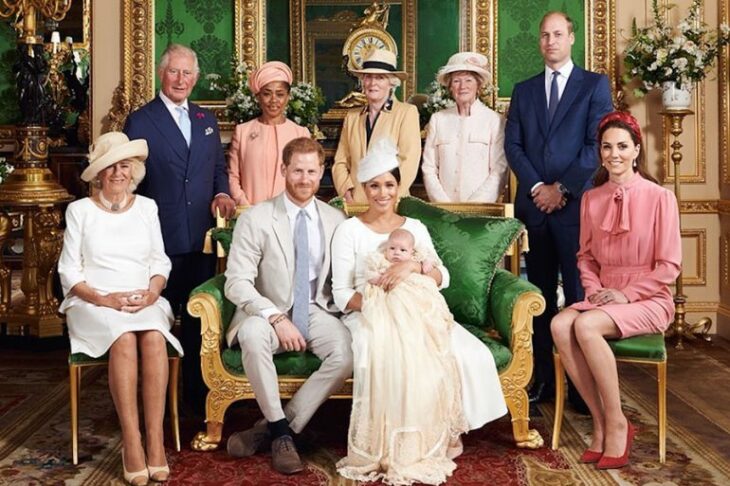 Familia real reunida para la fotografía del bautizo de Archie