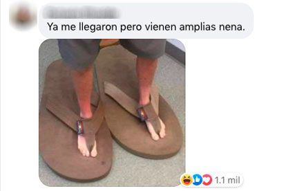 Meme de niño usando unas sandalias enormes