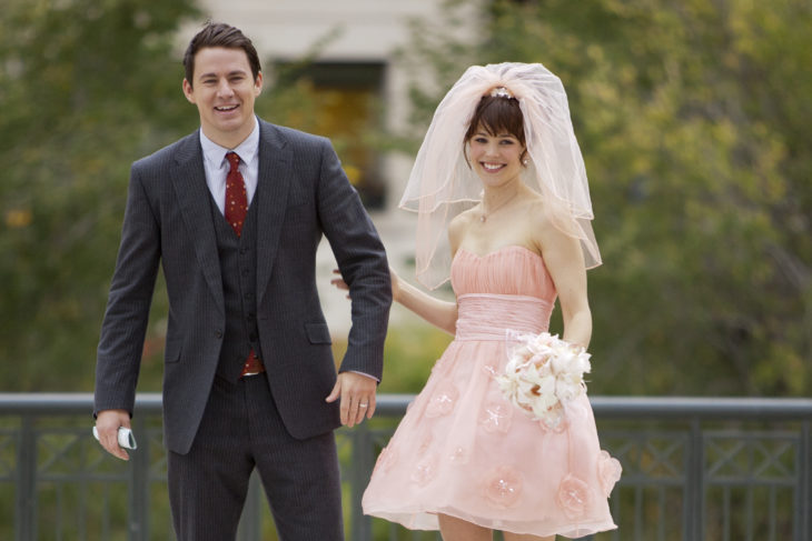 Rachel McAdams en Votos de amor usando un vestido de color rosa