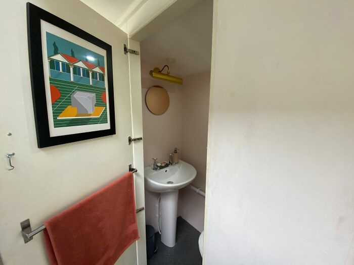 baño dentro de un autobús de dos pisos; Pareja compra un autobús de dos pisos y lo hace una mansión