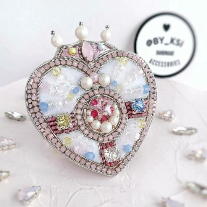 Broche creado por By_Ksi, inspirado en Sailor Moon