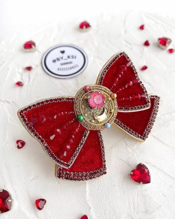 Broche inspirado en Sailor Mars creado por By_Ksi
