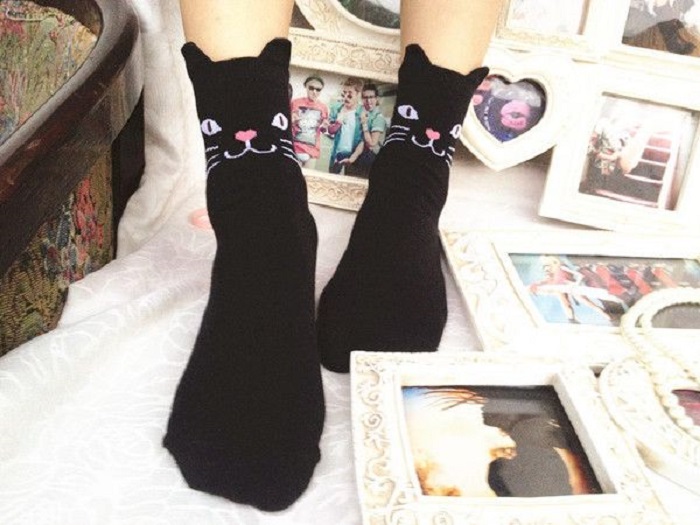 Calcetines color negro de gato con orejas