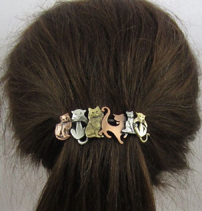 Broche para el cabello con figuritas de gatos