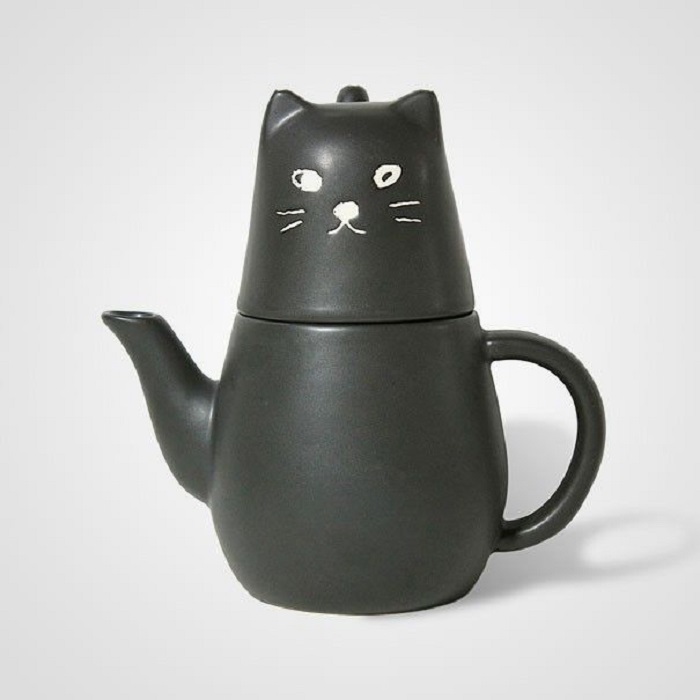 Tetera en forma de gato y de color negro