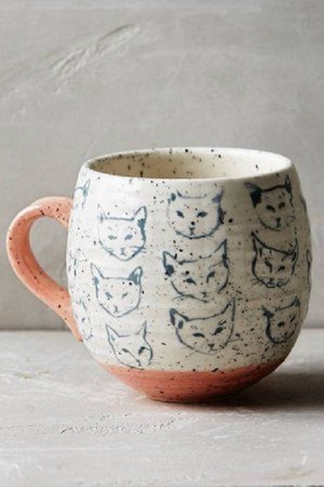Taza con caritas de gato pintadas