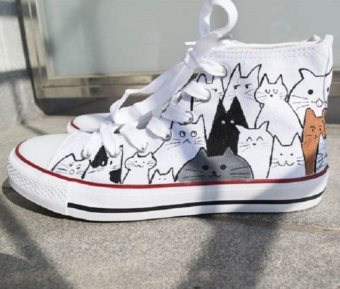 Converse con dibujos de gatitos