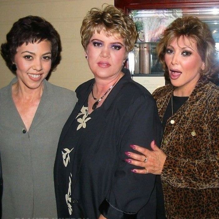 Kim, Kourtney y Khloé Kardashian caracterizadas como señoras de edad