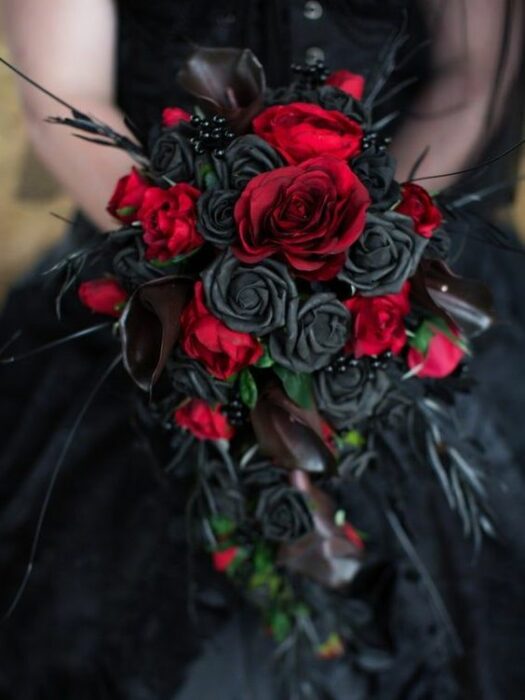 Ramo de bodas en color negro y rojo