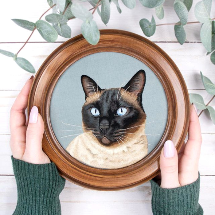 Bordado de gato siamés