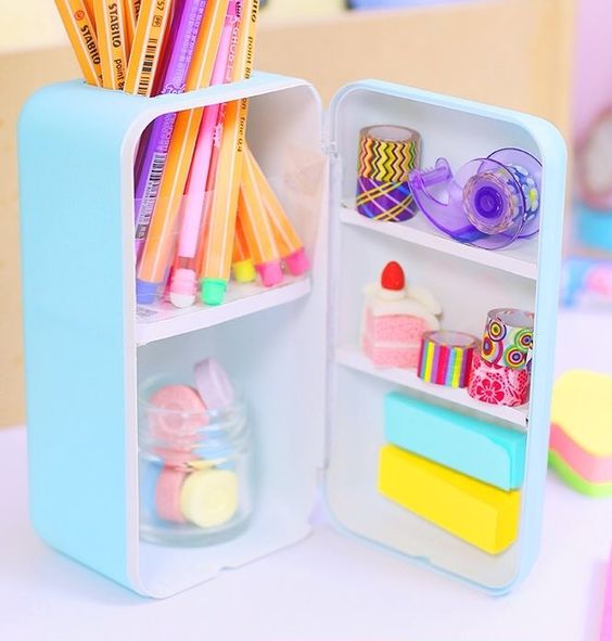 Mini refrigerador para guardar artículos de papelería