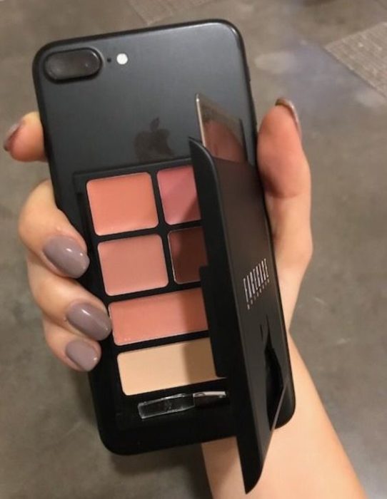 Case para iPhone con compartimento para sombras de maquillaje