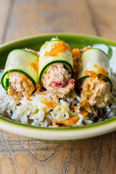 rollitos de pepino con atún; 15 Deliciosas y sencillas botanas para disfrutar del Super Bowl