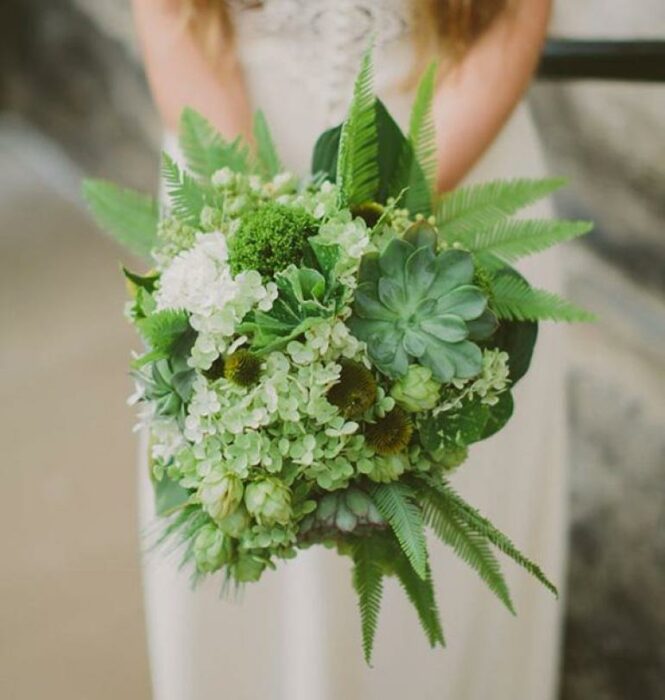 Ramo de novia con suculentas de color verde