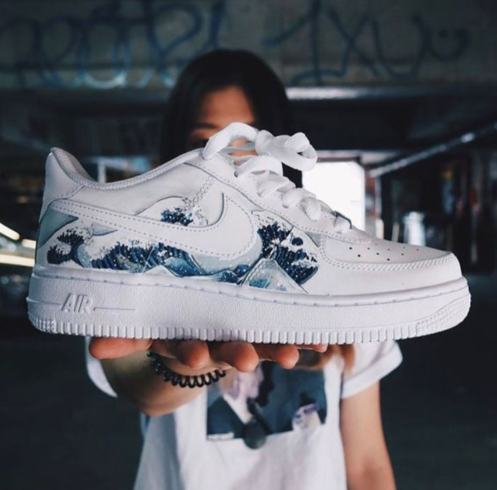 Tenis para chica, pintados a mano con diseño de las olas del mar
