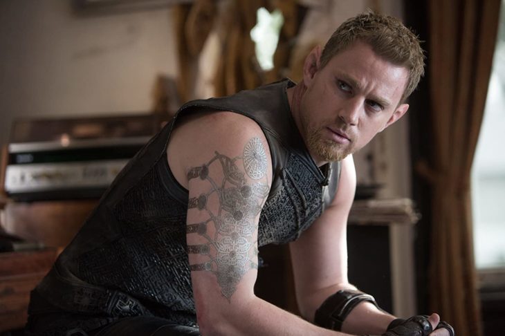Channing Tatum interpretando a un duende en la película El destino de Júpiter