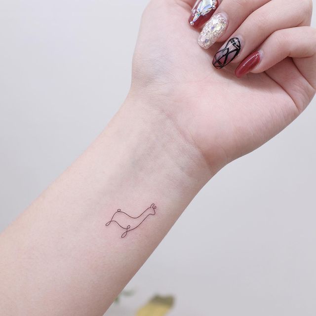 Tatuaje en el brazo de llama
