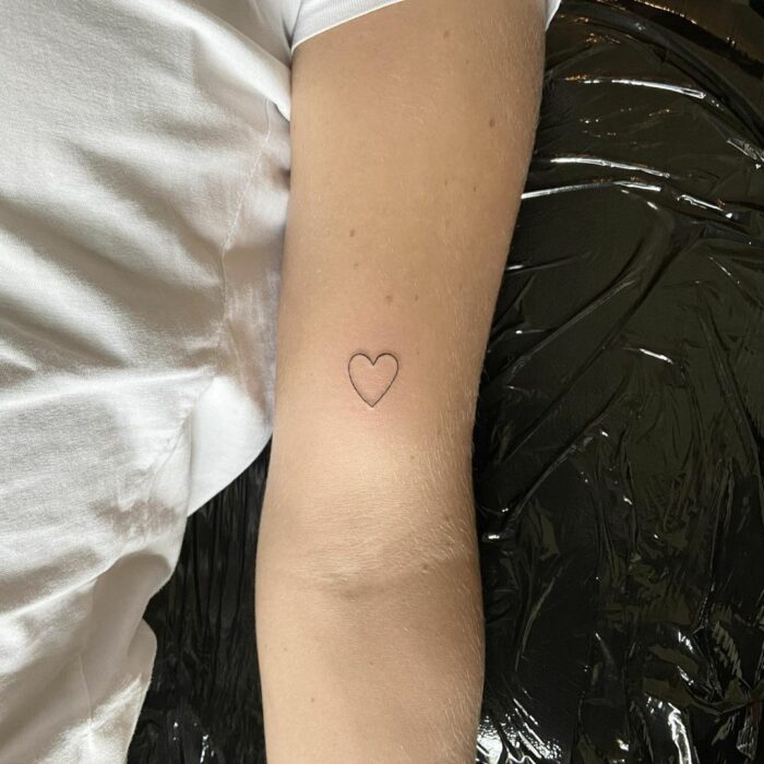 Tatuaje en el brazo de corazón