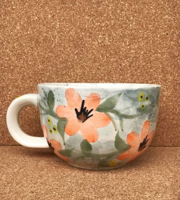 Taza para tomar el té, pintada tipo acuarela de flores