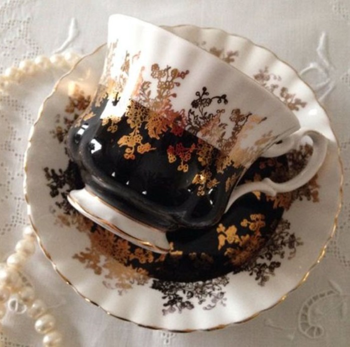 Taza para tomar el té, de color beige y café oscuro
