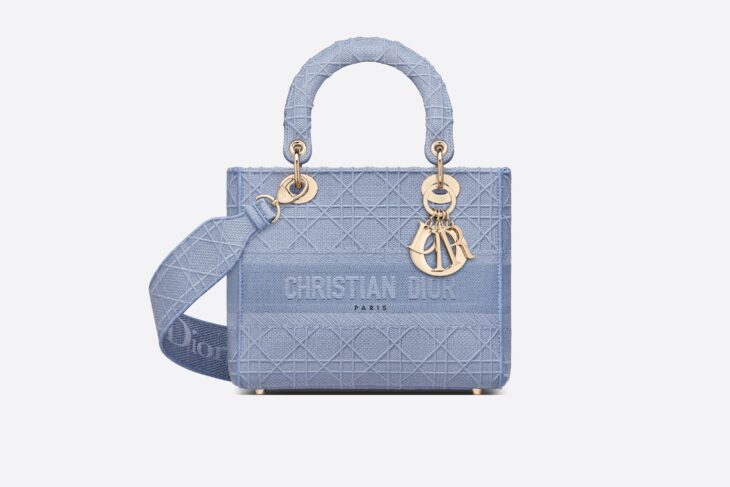Bolso Lady D en color azul hecho por Dior