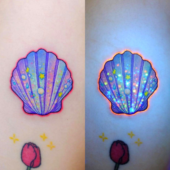 Tatuadora crea tatuajes bellos; tatuaje de concha de mar en tonos pastel en el brazo