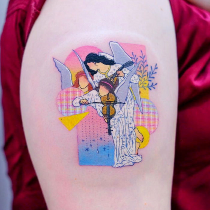 Tatuadora diseña tatuajes artísticos; tatuaje de la pintura ‘La canción de los ángeles’ de Bouguereau en el brazo