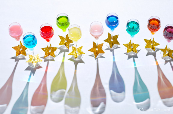Copas de shot de colores; Lanzan lujoso paquete de bodas inspirado en Sailor Moon; ¡es hermoso!