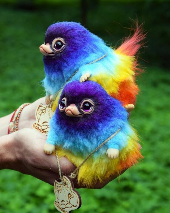 Peluces de pajaritos de colores