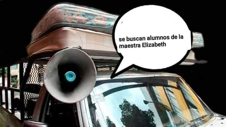 meme de una camioneta con megafonos que busca alumnos para que entreguen sus tareas 