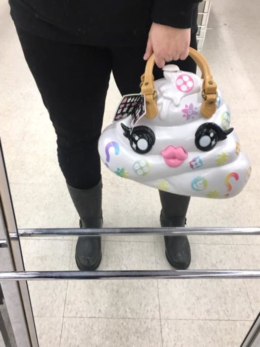 Bolso con diseño de heces