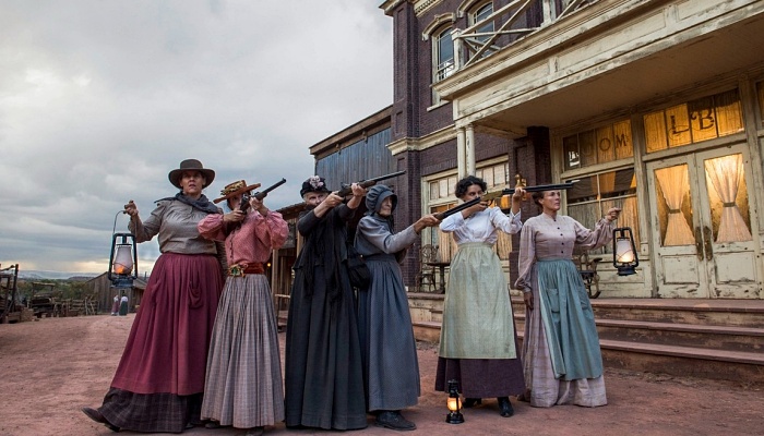 escena de la serie de godless en netflix