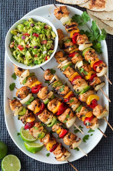 Brochetas de carne con verduras a las hierbas; 13 Sitios con deliciosas recetas para cocinar como una chef experta