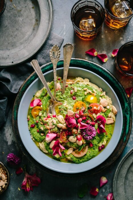 Bowl lleno de aguacate con verduras; 13 Sitios con deliciosas recetas para cocinar como una chef experta